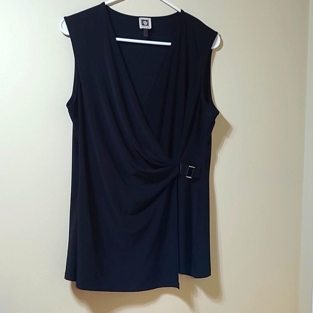 Anne Klein Sleeveless Black V-neck Top